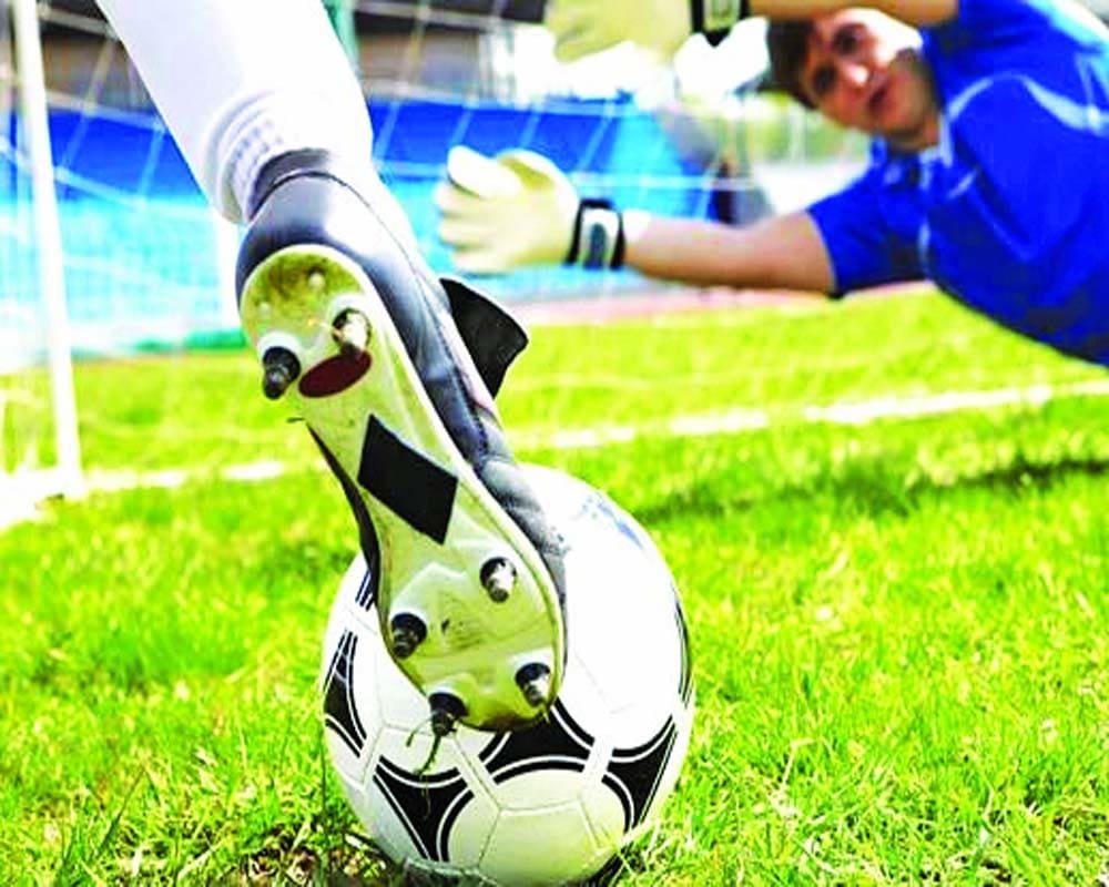 Worldwide football action from English Premier League, La Liga, and UEFA Champions League on EZ777